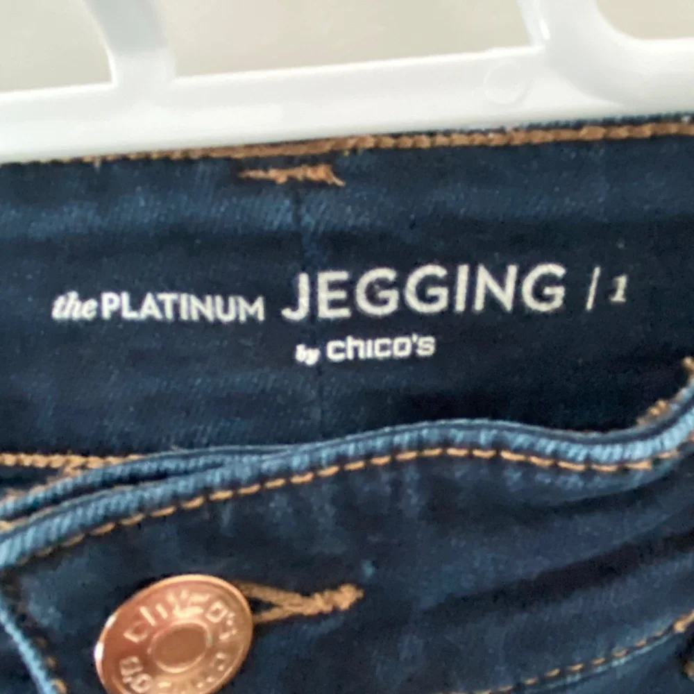 Chico’s the Platinum Blue Jegging Skinny Stretch Jeans Size 1 / US Size 8 R NWOT - Picture 3 of 10